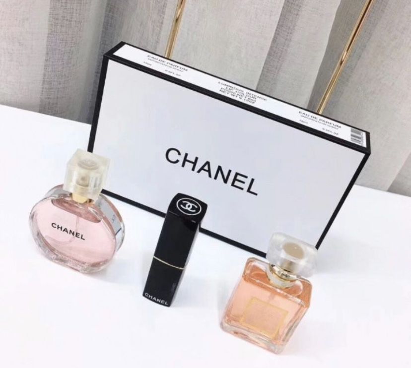 CHANEL Lipstick & Fragrance Gift Set